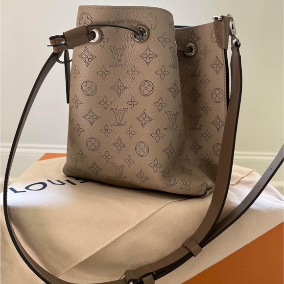Louis Vuitton Handbags - Muria Louis Vuitton Crossbody Bucket Bag